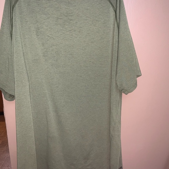Under Armour army green t shirt. XL - Picture 3 of 4